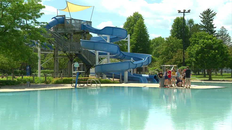 Green Bay Only Needs a Handful of Lifeguards to Open Joannes, Colburn