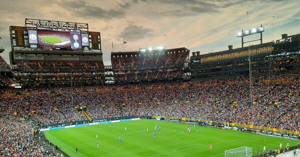 Soccer at Lambeau Field: Storms delay, Manchester City prevails