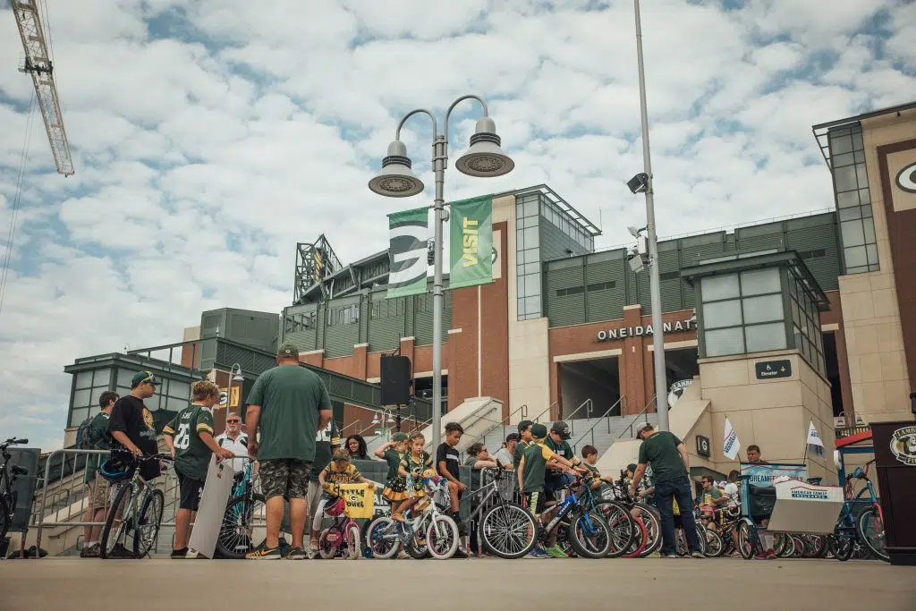 Photos: Fans return to Lambeau Field for bike tradition with players