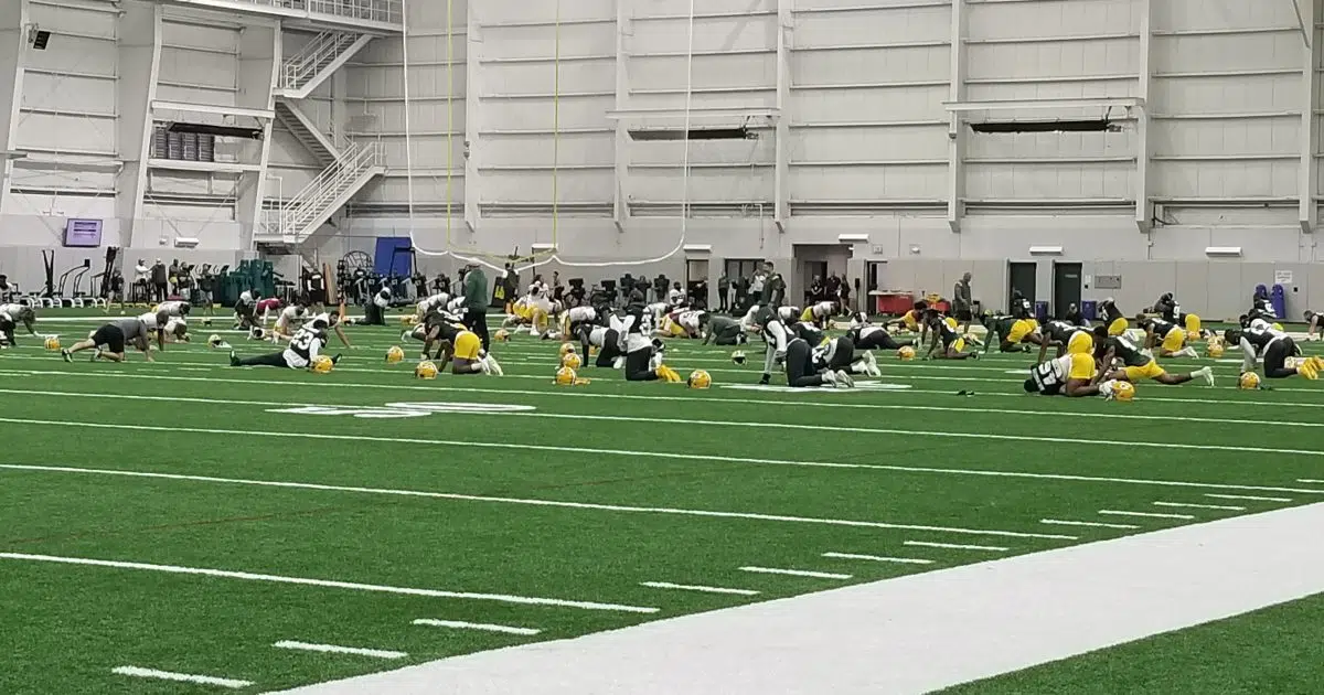 Santa Clara, United States. 27th Sep, 2021. Green Bay Packers tight end  Robert Tonyan (L) signals good as kicker Mason Crosby (2) yells as he  watches his 51 yard field goal pass