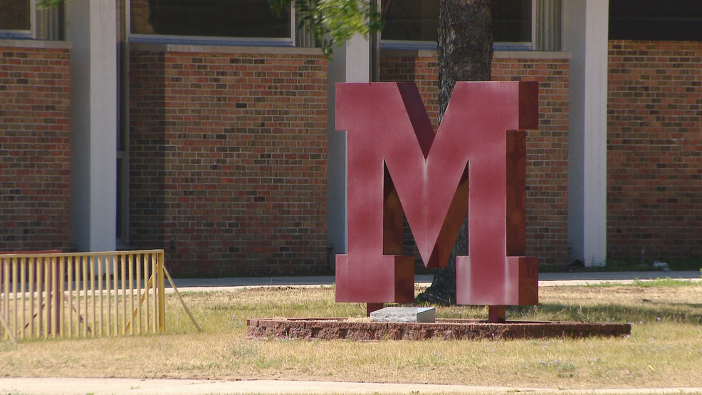 More Delays For Menominee, Michigan High School Students - Vimarsana News