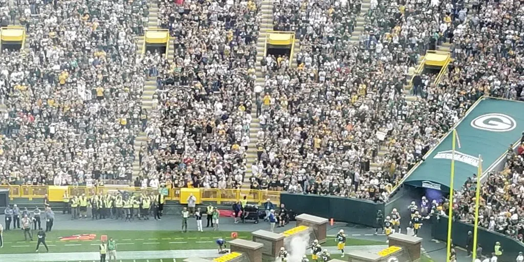 Big & Rich perform outside Lambeau Field during home-opening weekend