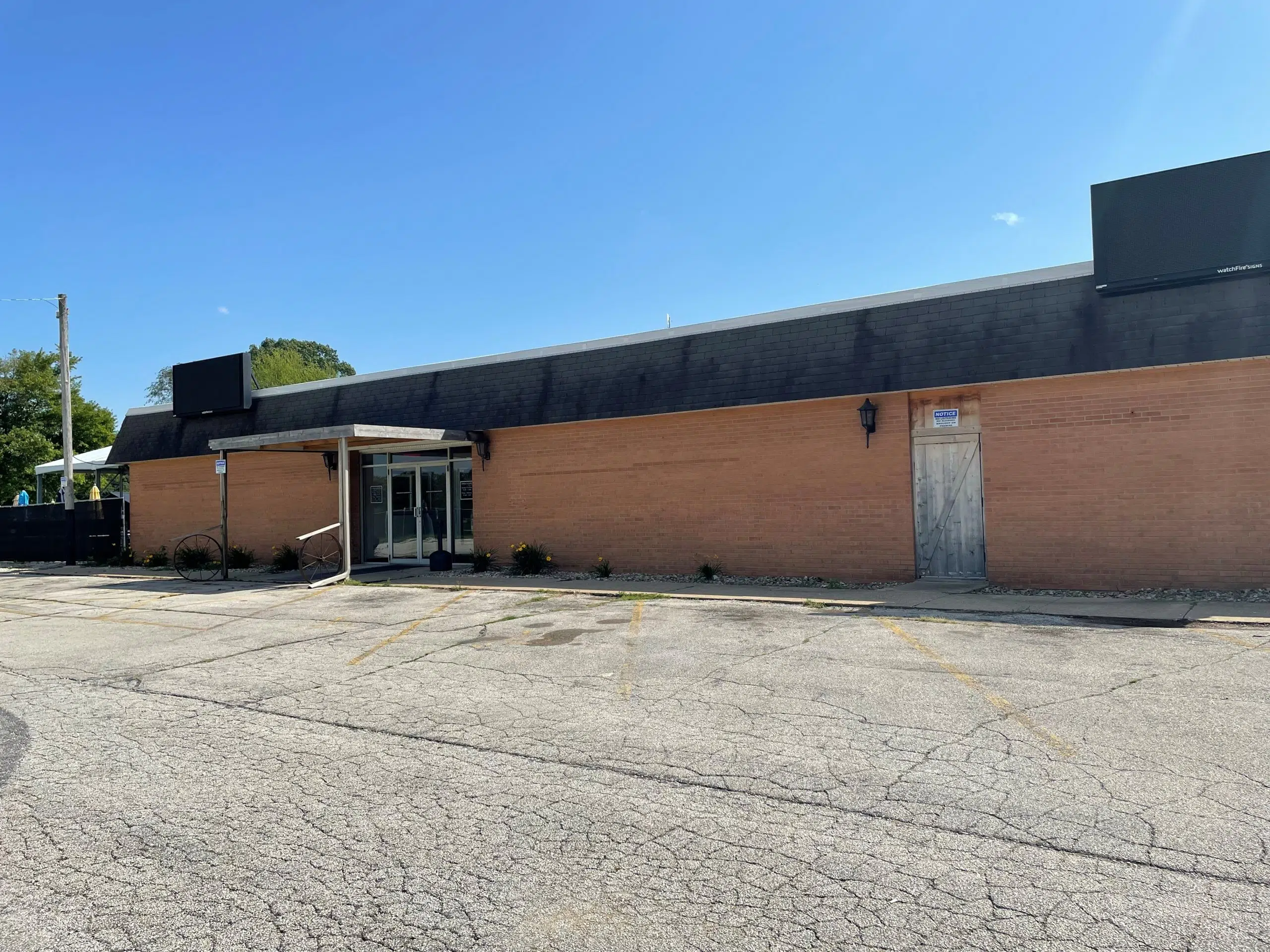 Eight Fire Departments Battle Exit 210 Saloon Blaze Vermilion County