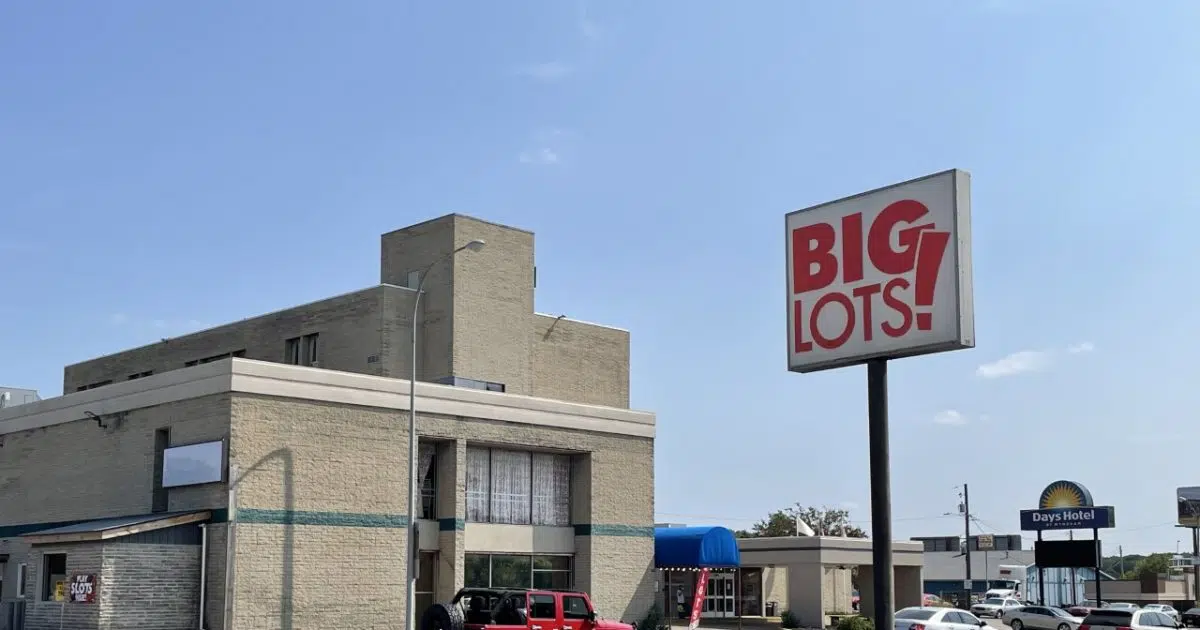 Sewer Work Outside Big Lots on Gilbert St Mon Sept 19th Wed Sept