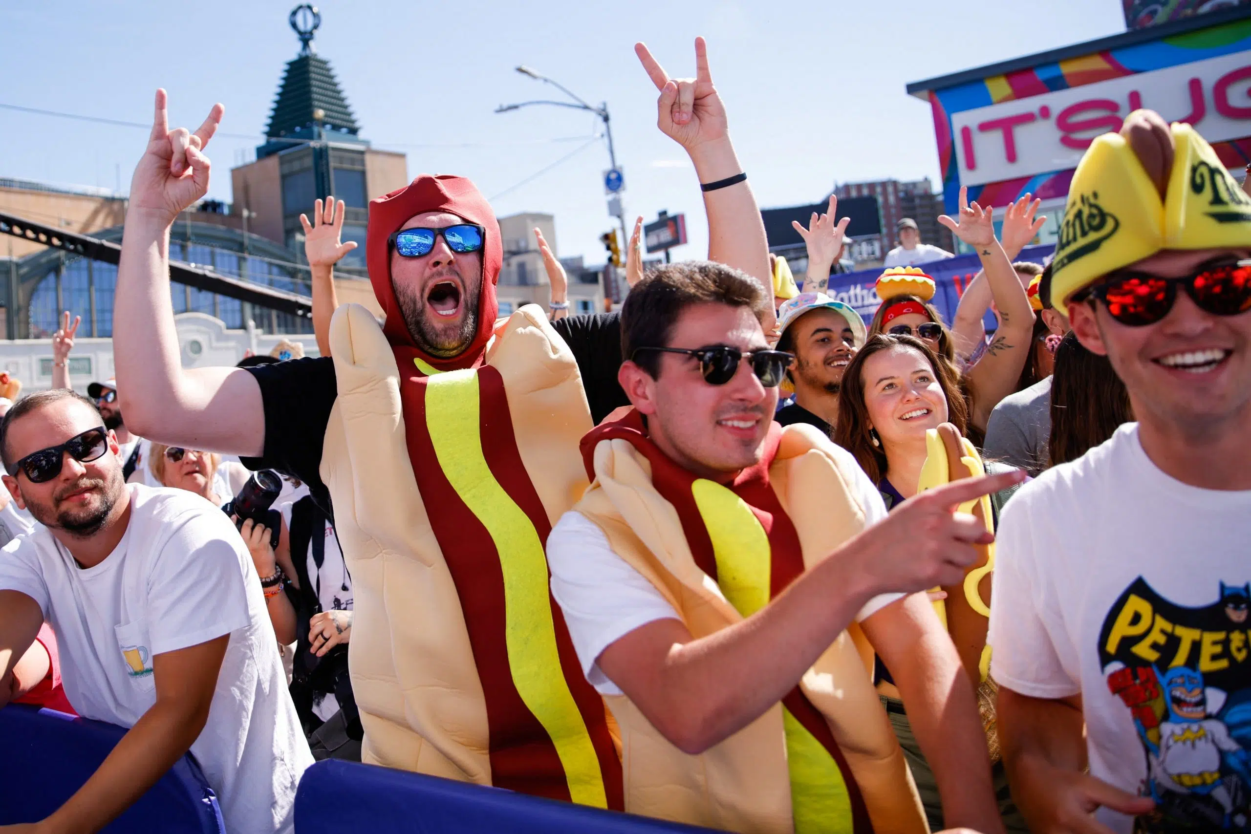 Watch vid of a Yankee fan drinking a beer w. a hot dog straw