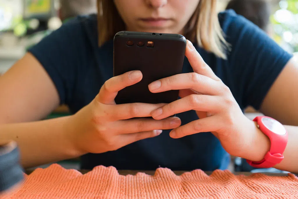 How Many Do You Know? 25 Abbreviations Young People Use Online