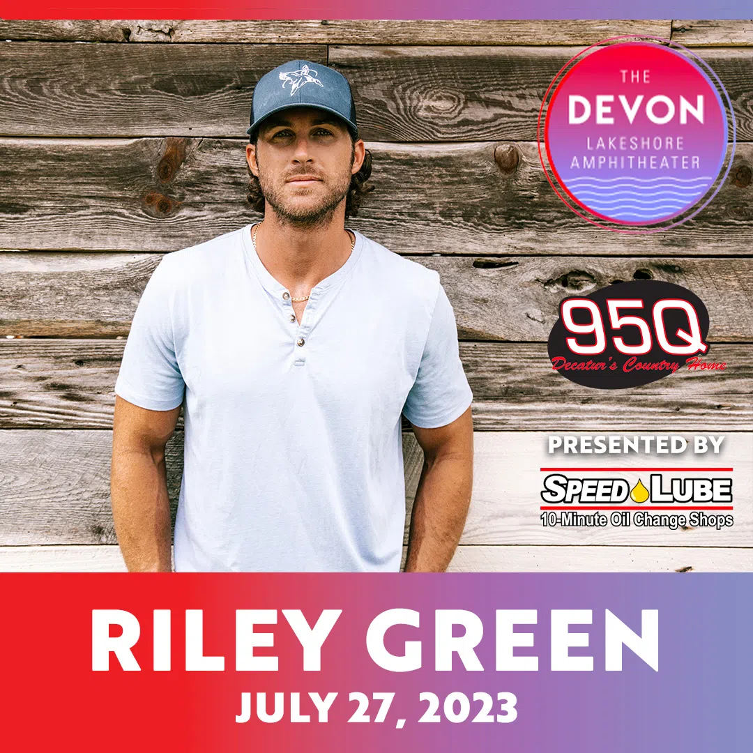 Riley Green at the Devon Lakeshore Amphitheater