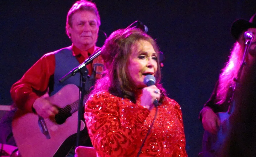 Music Legend Loretta Lynn Dies | Country 105