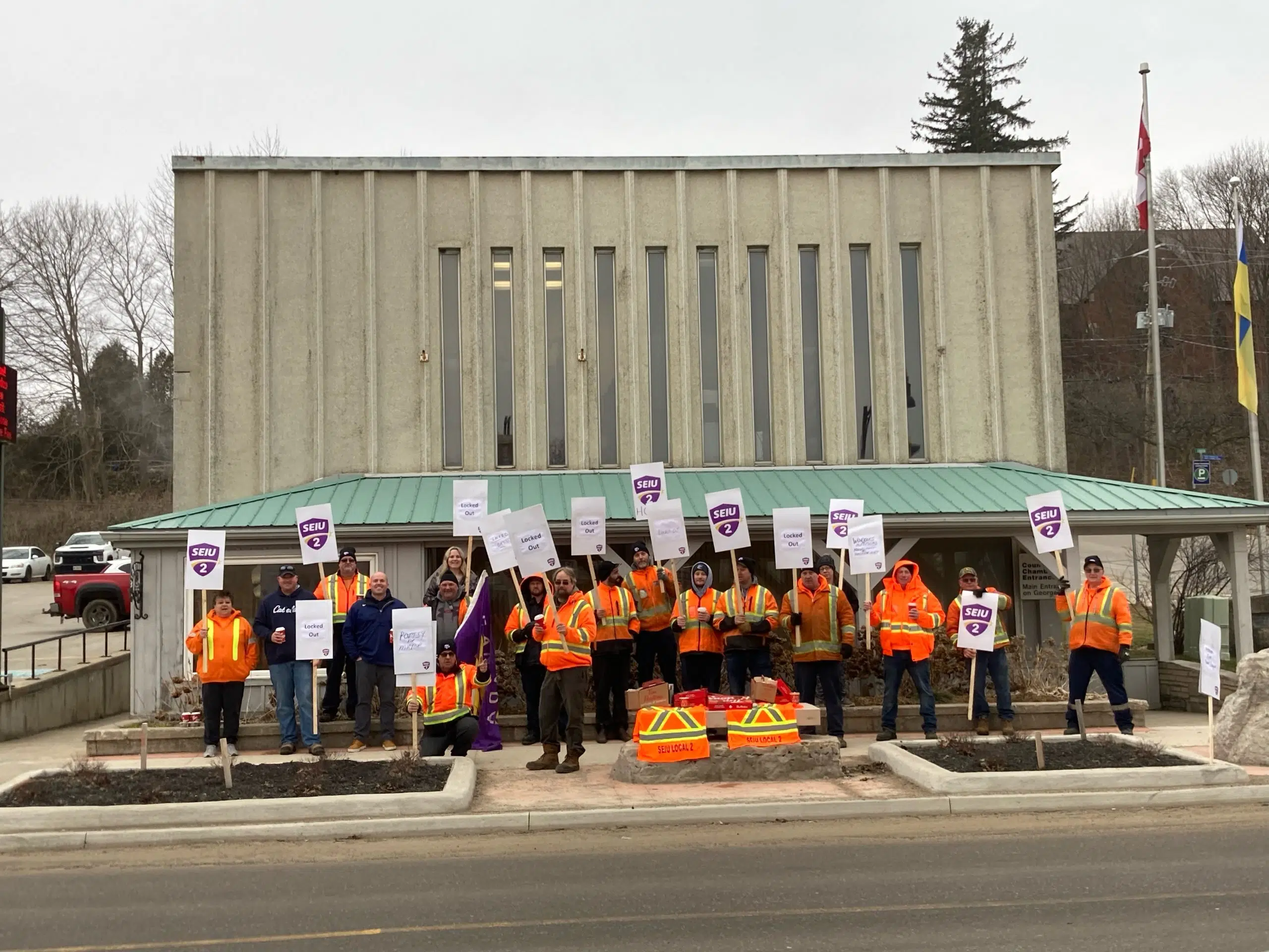 Locked Out South Bruce Peninsula Unionized Workers Picket In Wiarton