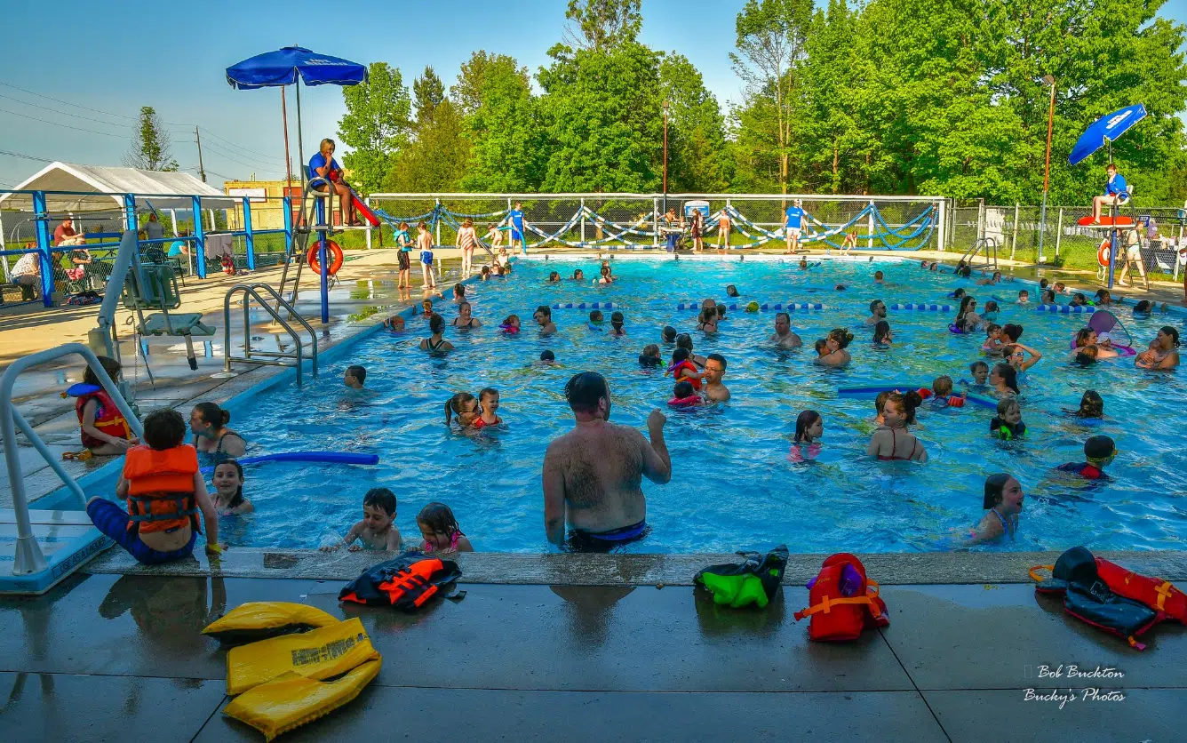 Meaford Extends Blue Dolphin Pool Season