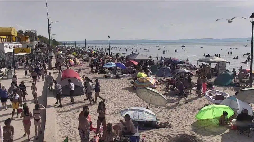 Beaches Packed Despite Pandemic Bayshore Broadcasting News Centre   Wb 