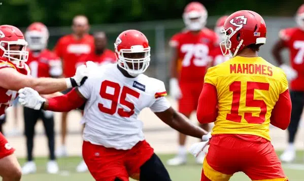 Best photos from Kansas City Chiefs' 1st padded training camp practice