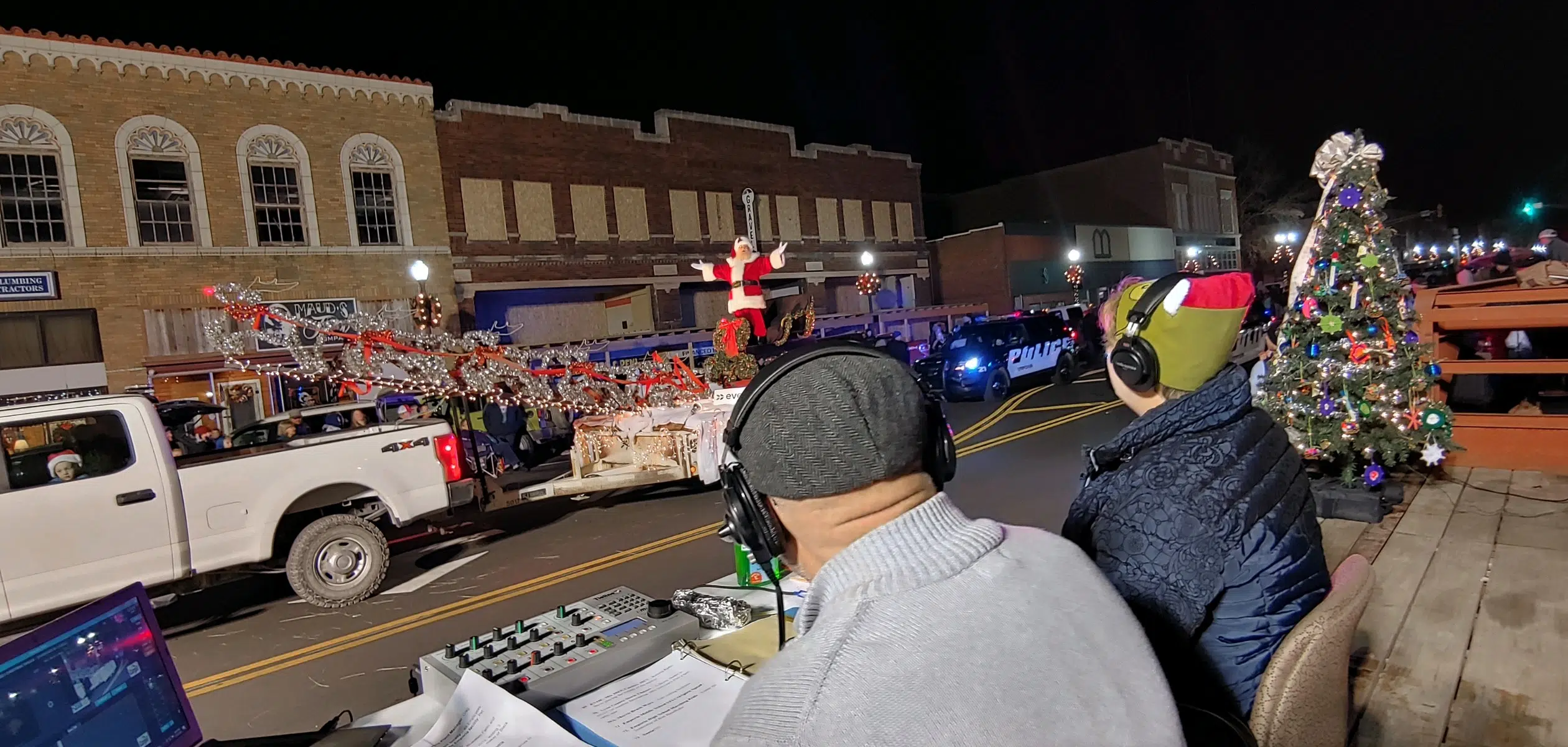 Emporia Christmas Parade 2022 43Rd Annual Emporia Area Chamber Of Commerce Christmas Parade Returns To  Great Fanfare Tuesday Evening | Kvoe