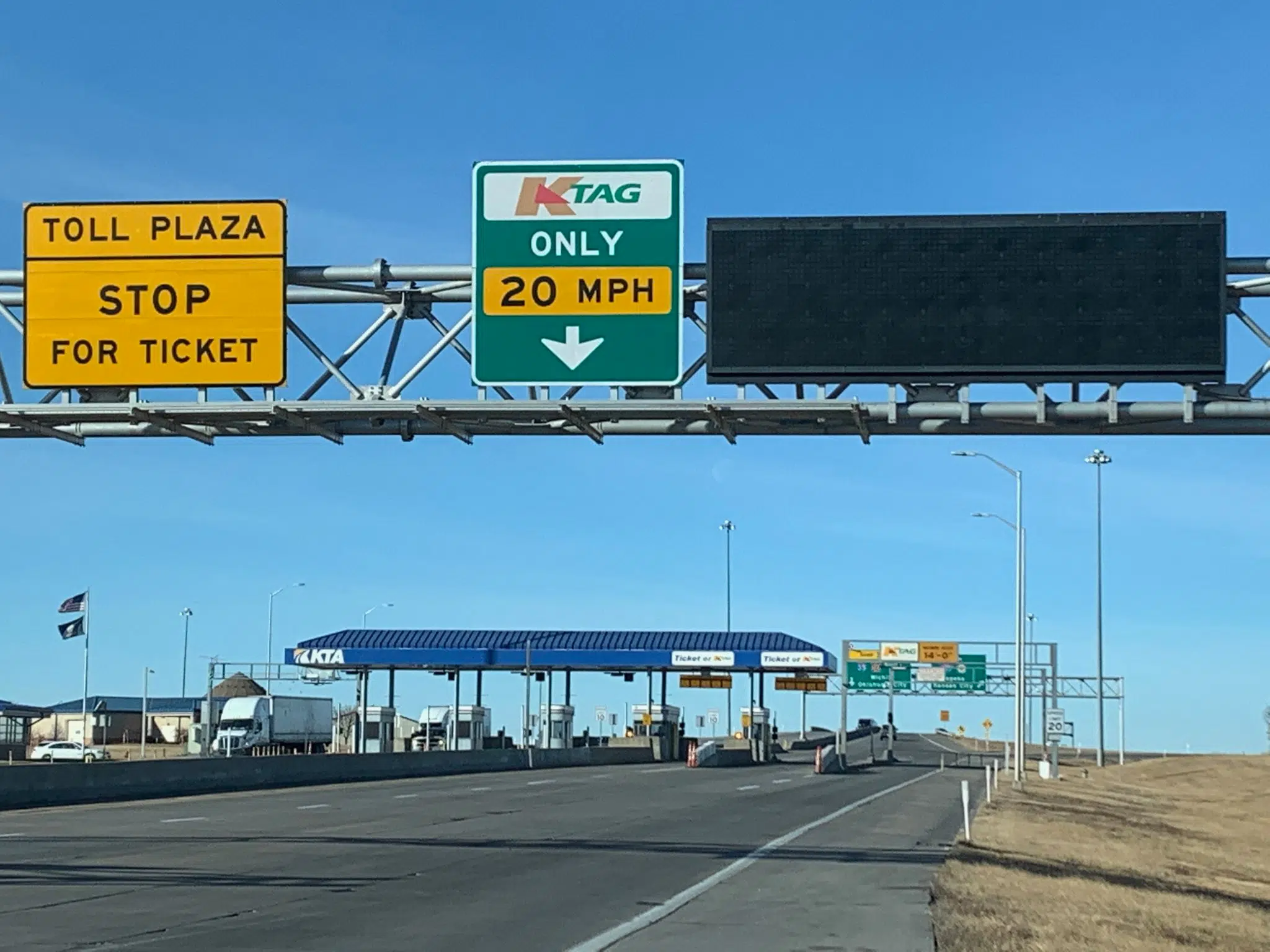 Totally cashless in 2024? Kansas Turnpike Authority driving towards
