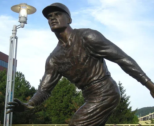 Cardinals  Molina homers wearing 21 on Roberto Clemente Day