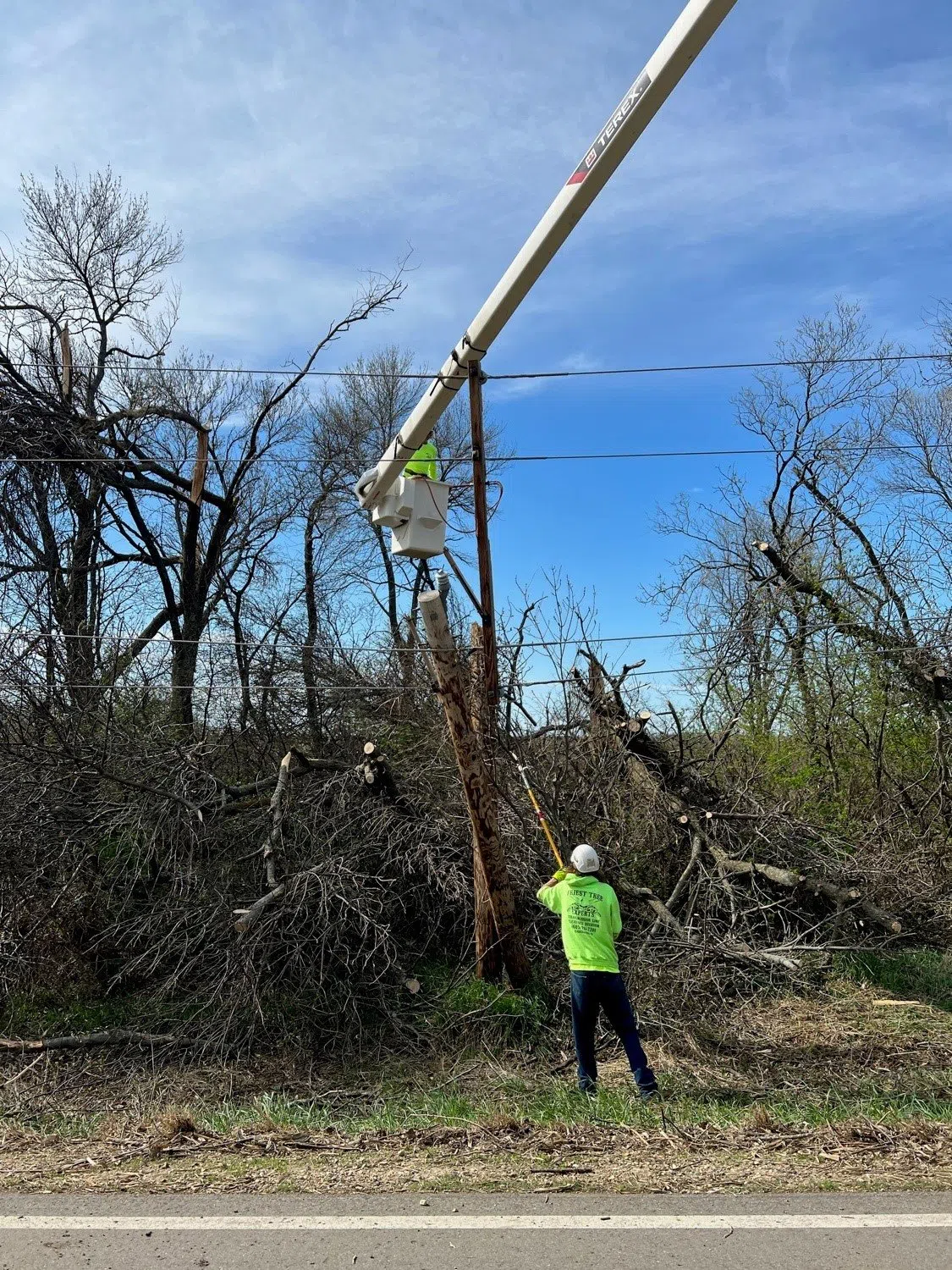 sioux-valley-energy-brings-in-additional-crews-to-help-with-restoration