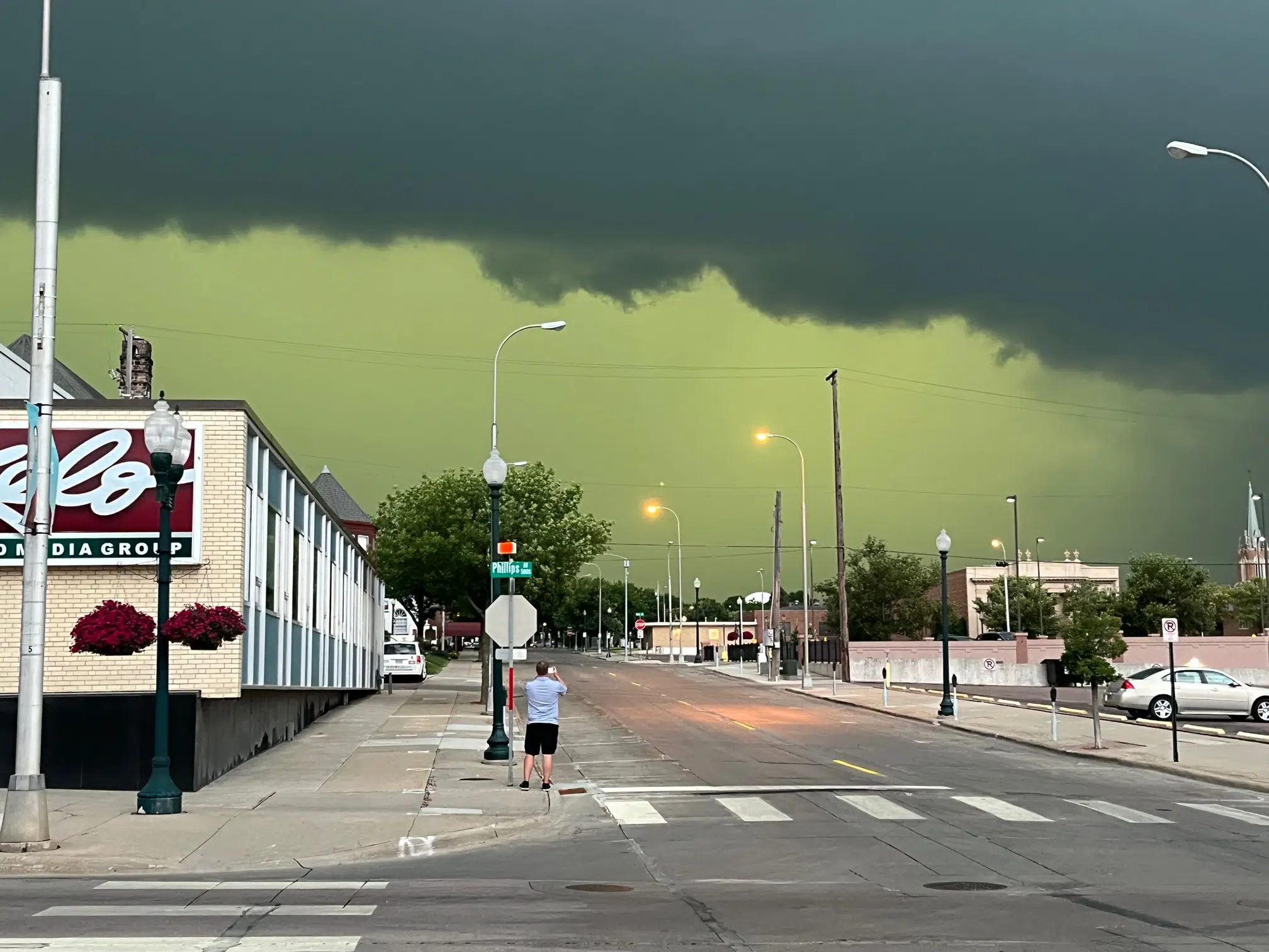 why-the-sky-turns-green-during-a-storm-kelo-am