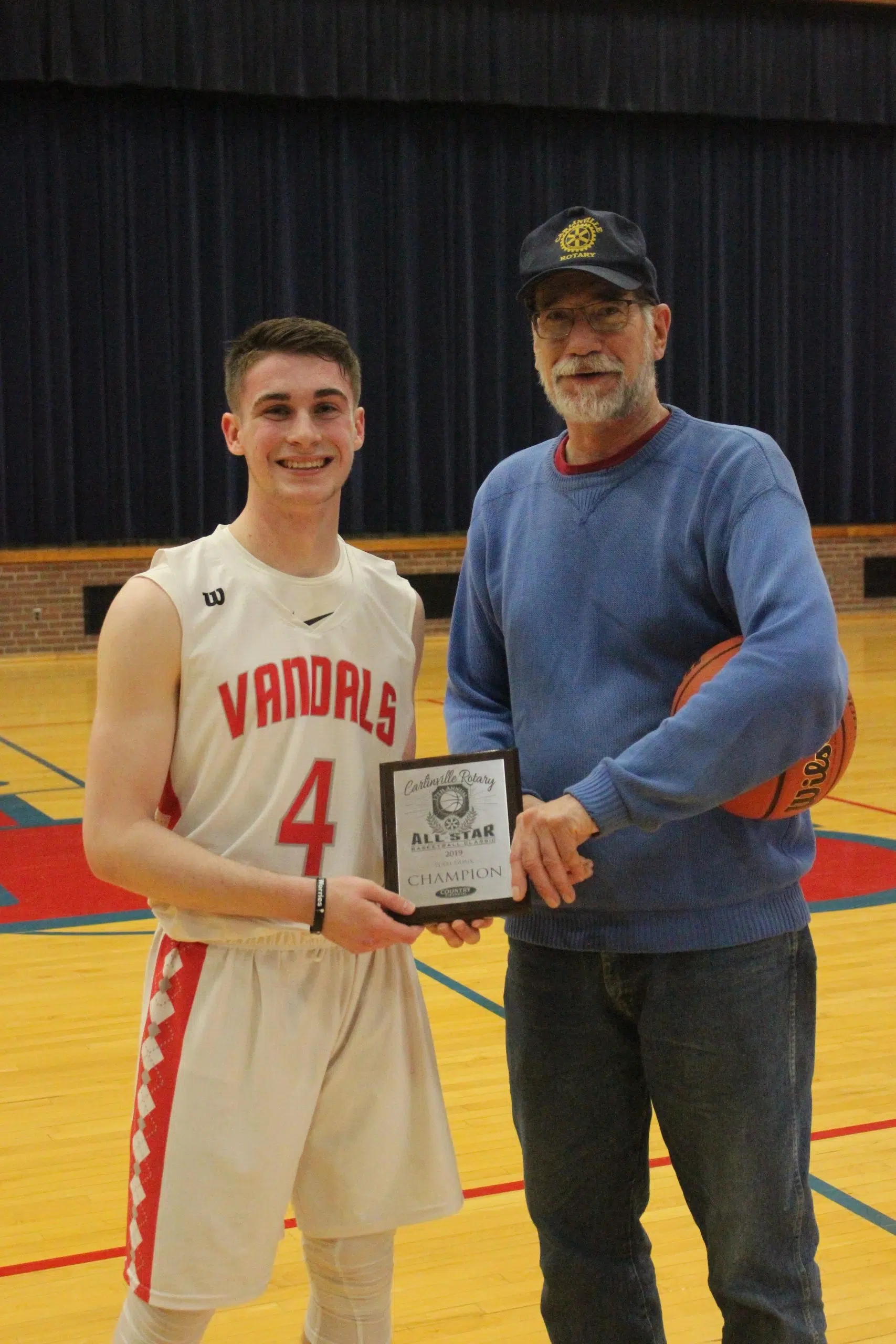 Vandals Senior Blake Barth Wins Dunk Contact At Carlinville All Star 