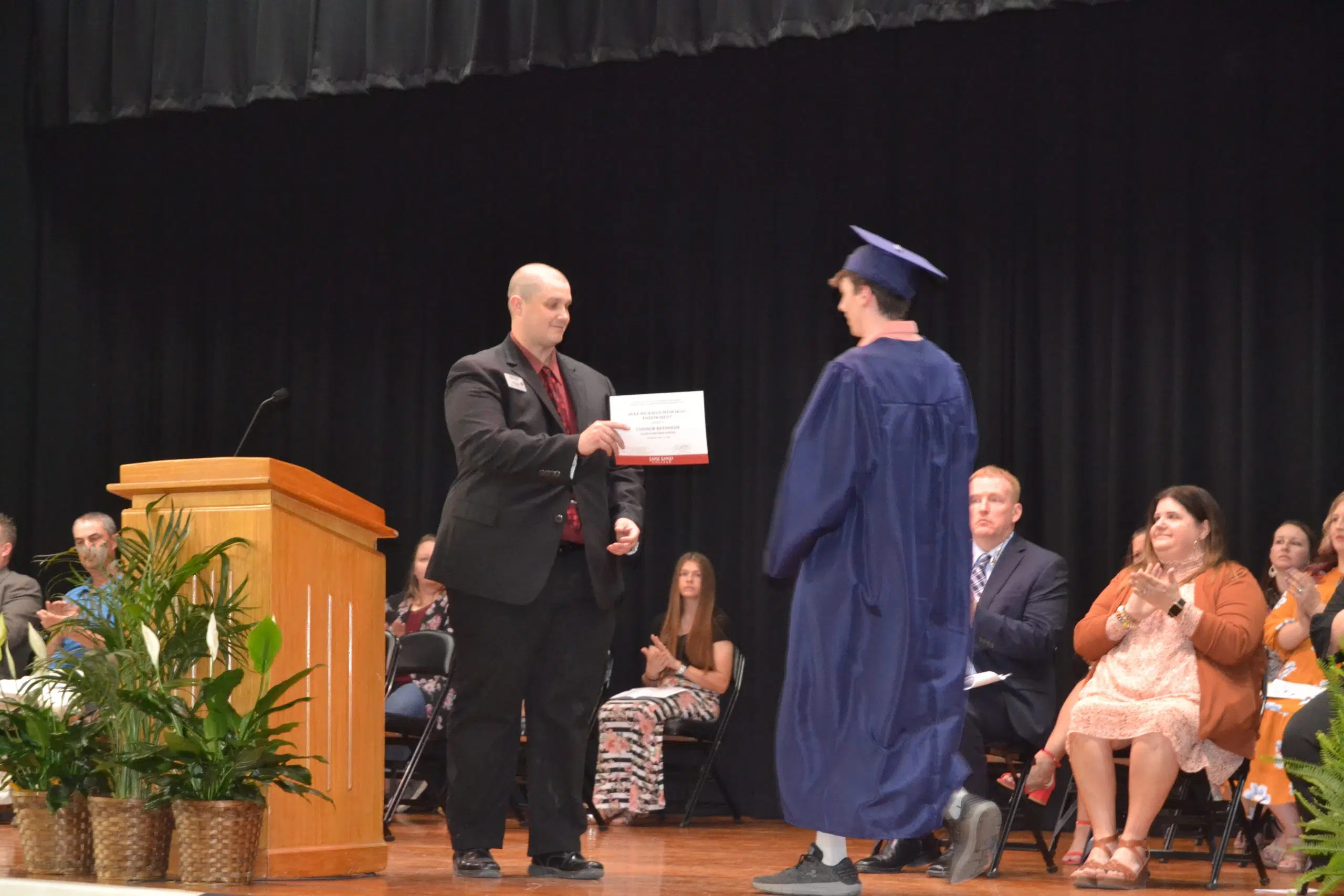 Photos and Information on St. Elmo High School Graduation | Vandalia Radio