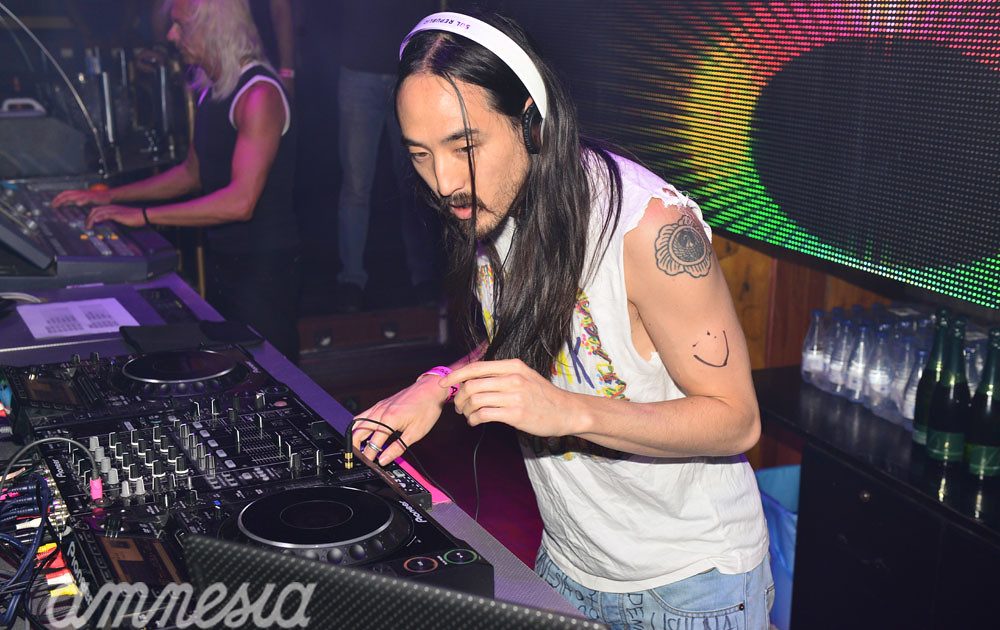Watch DJ Steve Aoki's CRAZY 1st pitch before the Red Sox game!!! - Vimarsana News