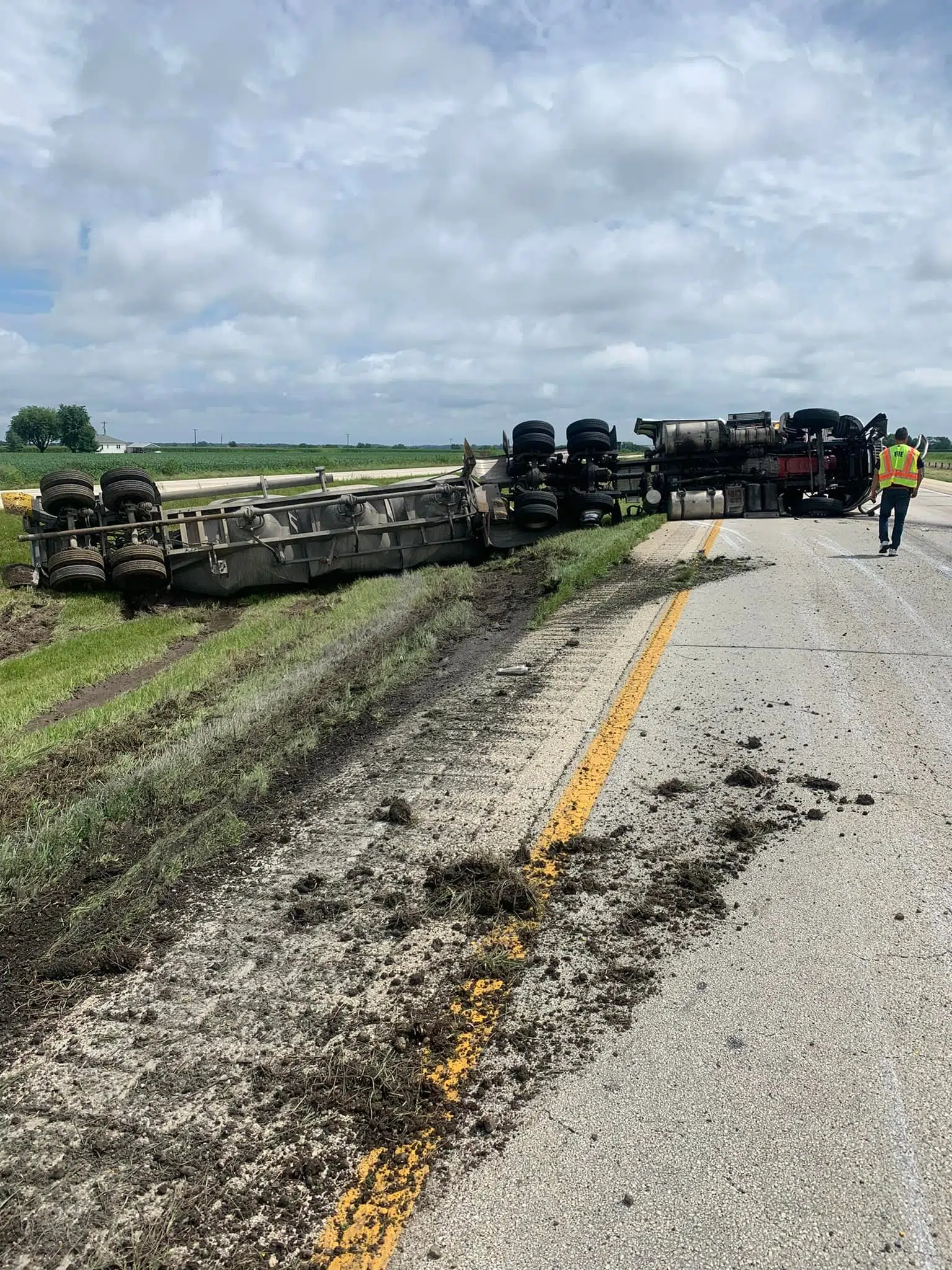 Teutopolis and Montrose Fire Protection Districts Respond to Semi