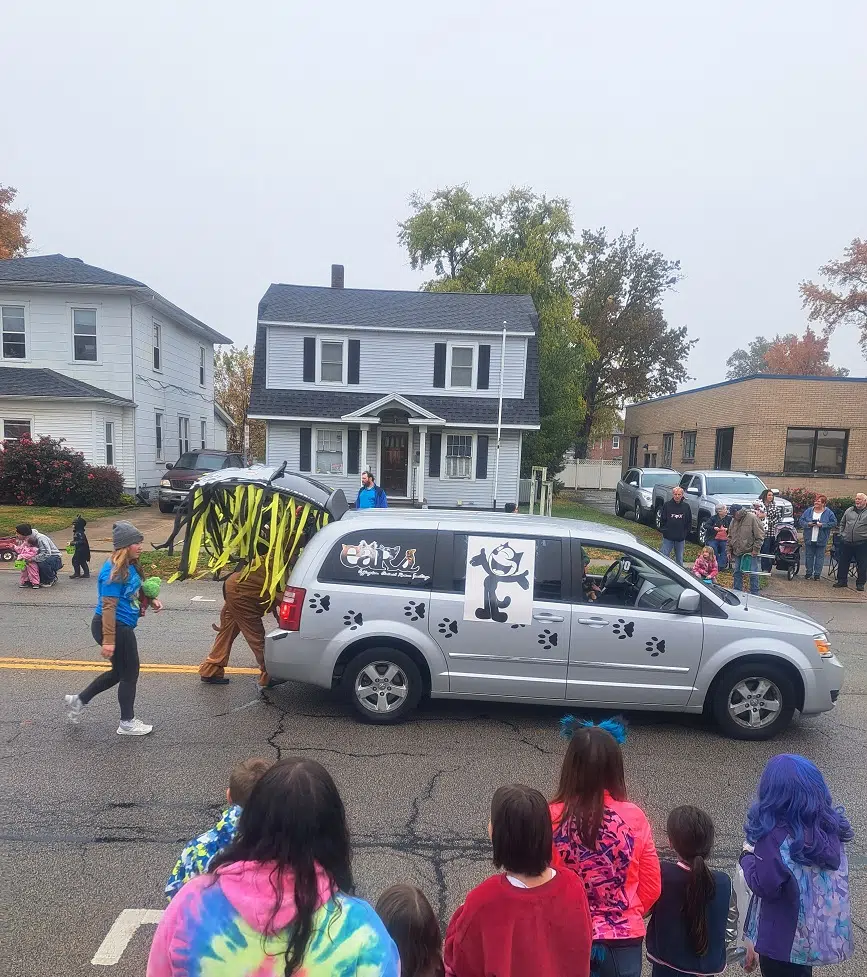 Effingham Halloween Parade Garners Big Turnout Despite Rainy Weather