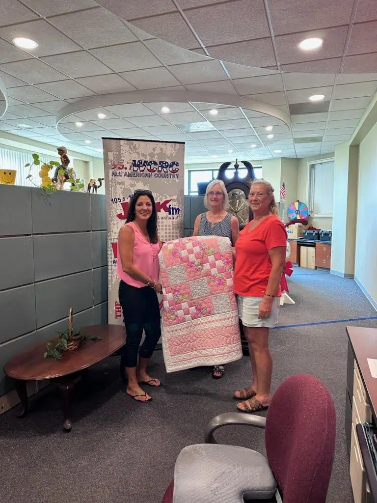 Julie Sloan Making Quilt To Help Cromwell Media Fundraiser For Relay