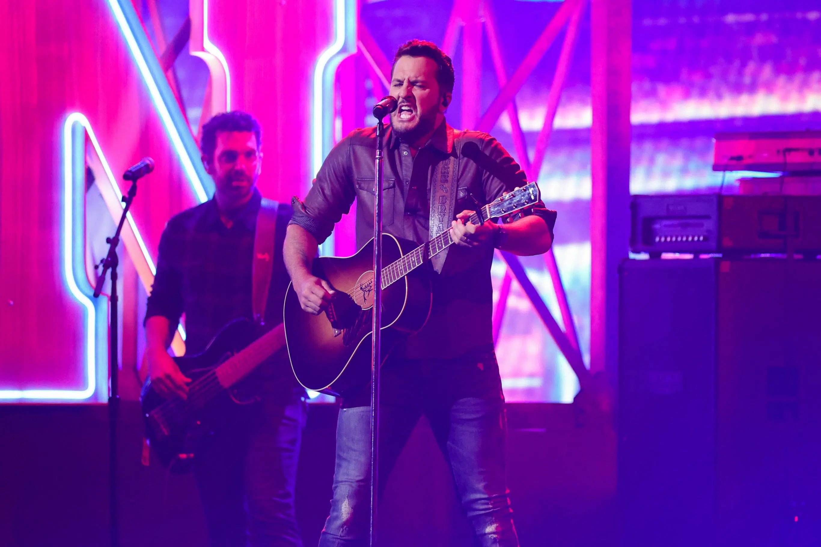 Luke Bryan Got a Beer and a Song Neuhoff Media Lafayette