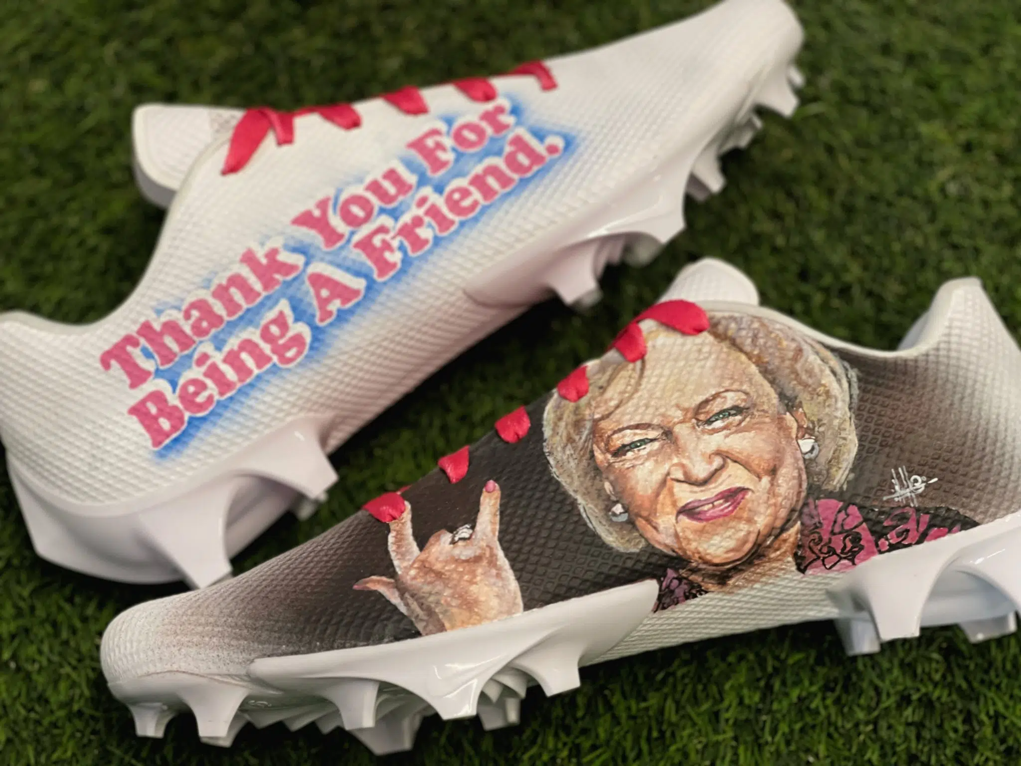 Buffalo Bills WR Stefon Diggs pays tribute to Betty White with cleats