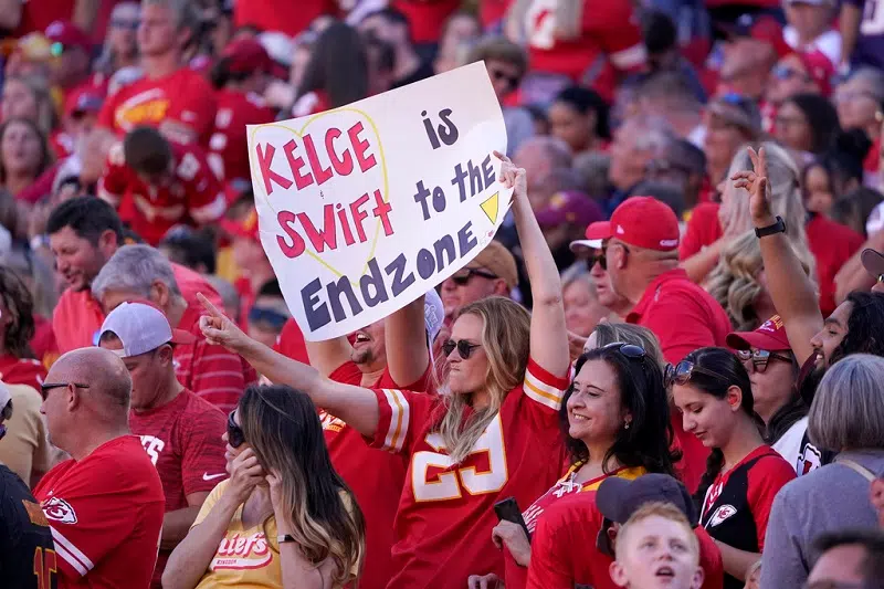 Chiefs vs. Bears: Travis Kelce jersey sales spike after Taylor Swift  appearance