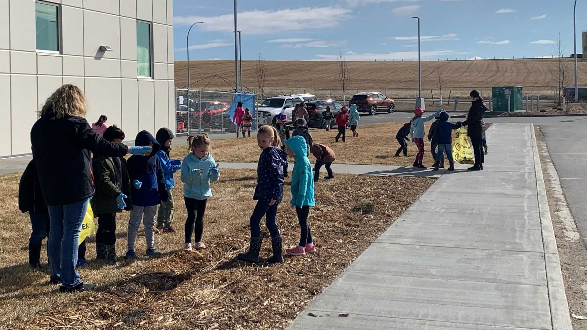SD60 schools pitch in for Earth Day - Vimarsana News