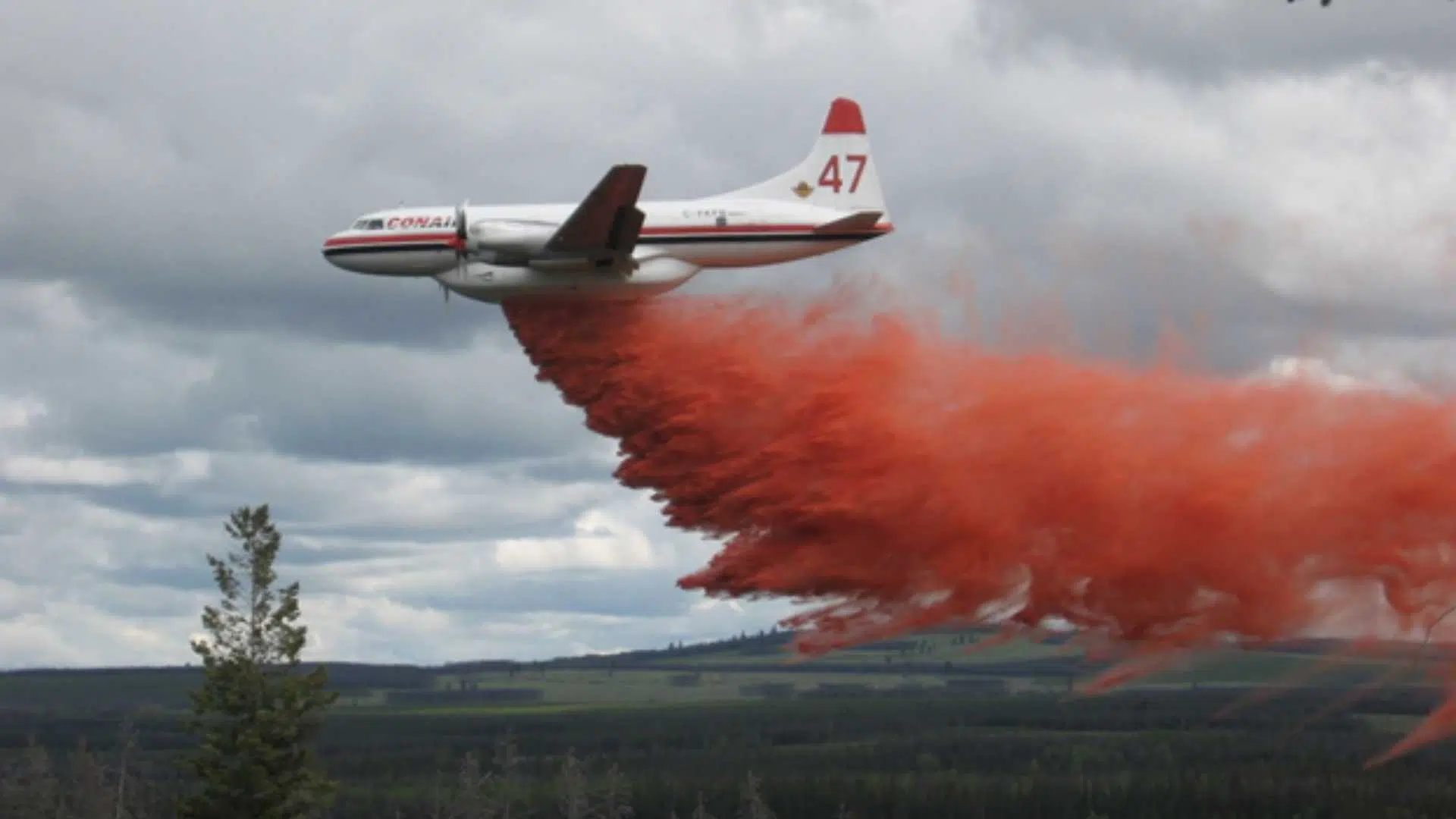 BC Wildfire airtankers depart Fort St John airport for practice ...