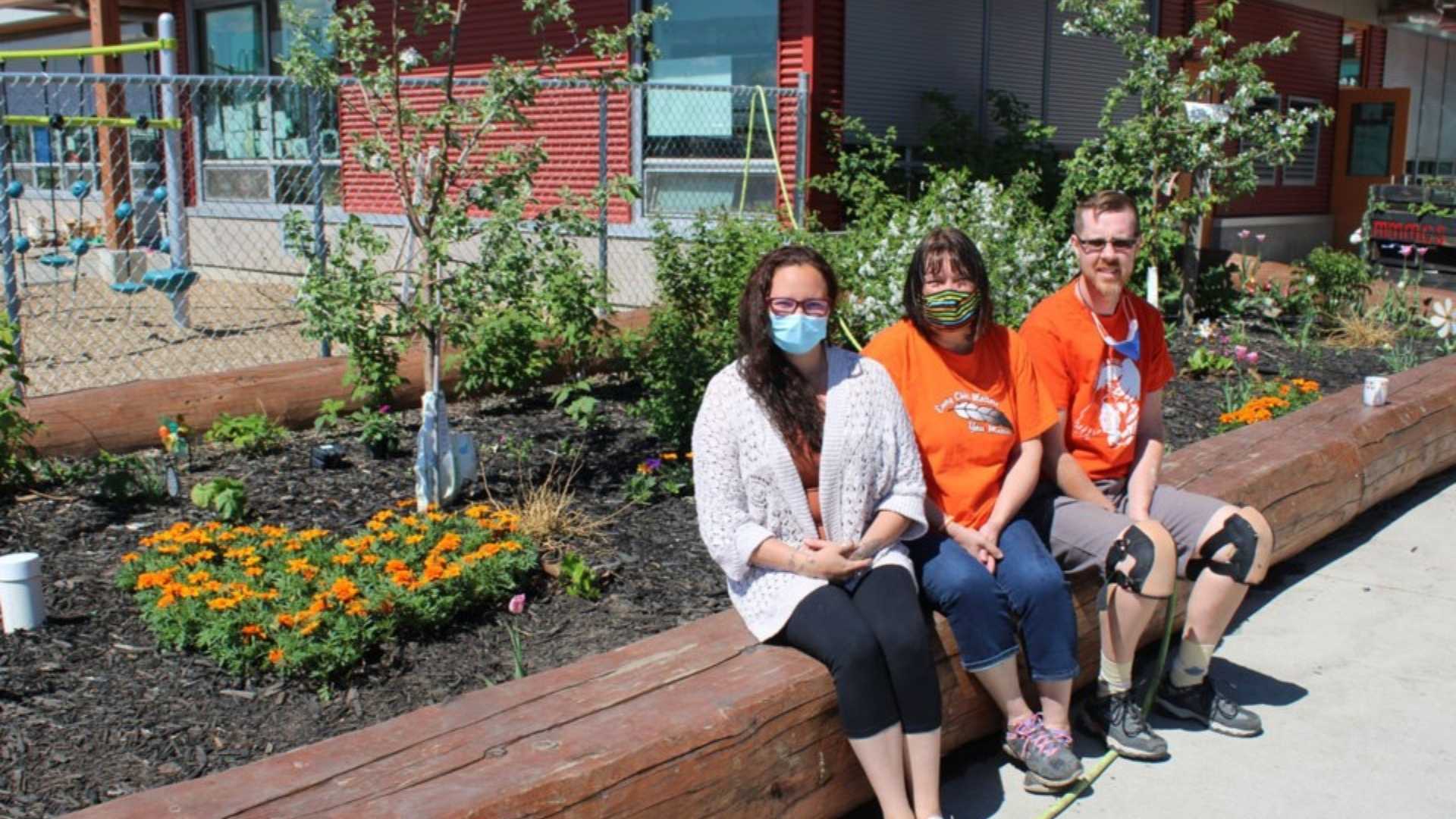 Mural and marigolds: Ma Murray students honour Kamloops residential school victims - Vimarsana News