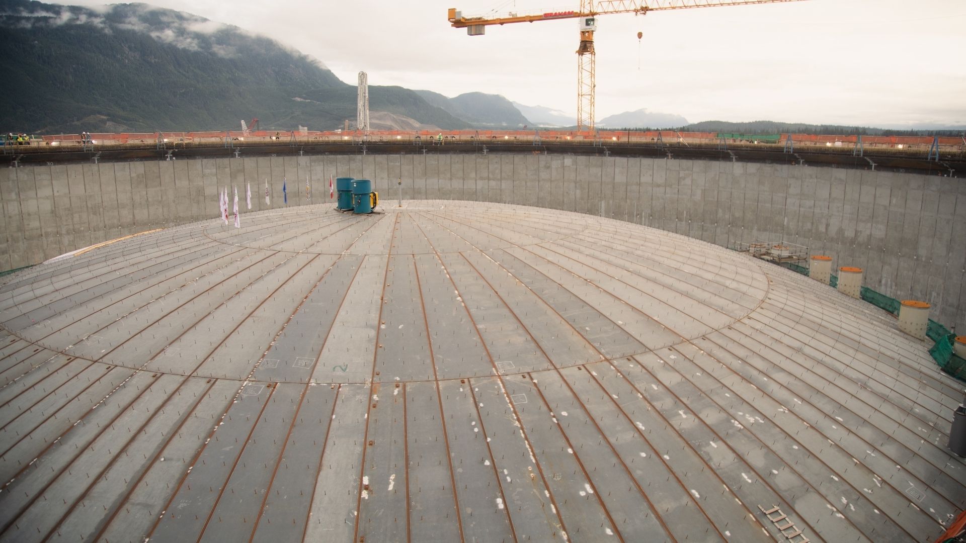 1,540 tonne Roof installed on LNG tank in Kitimat - Vimarsana News