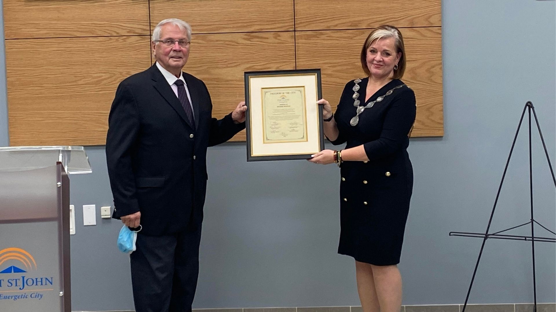 Former senator Richard Neufeld receives Freedom of the City - Vimarsana News