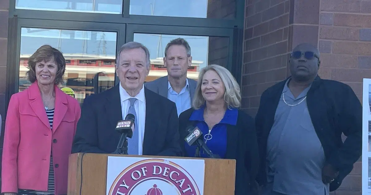 U.S. Senator Dick Durbin announces .8 million for Decatur Public Transit System