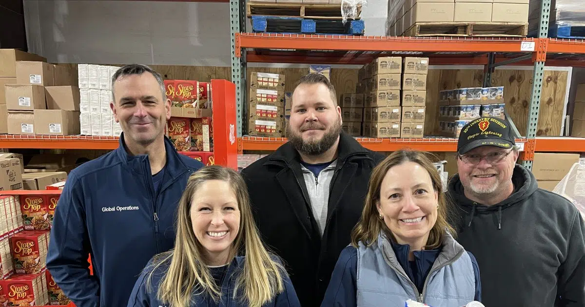 ADM employees and volunteers pitch in to prepare Thanksgiving Baskets ...