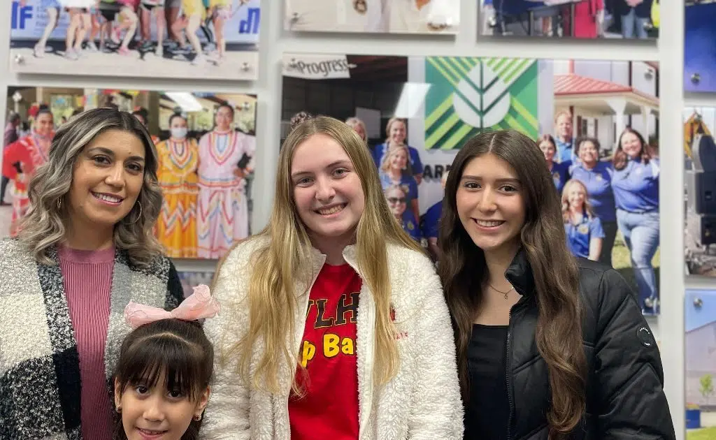 LISTEN Lulu Valencia, Geraldine Valencia, & Savannah Allen on Fuego