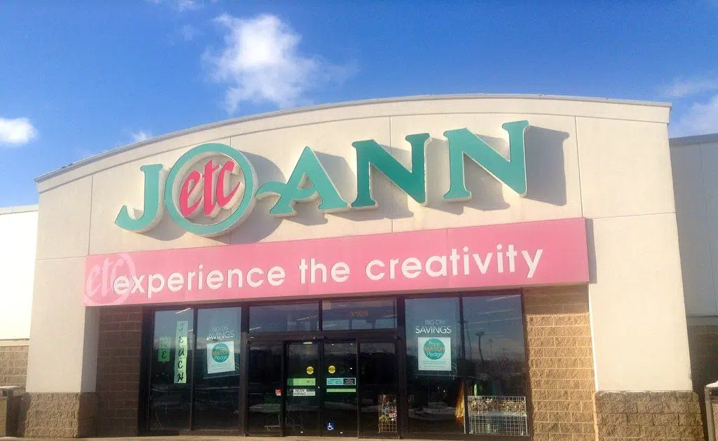 JoAnn in Grand Island closing 107.7 The Island Real Music Variety