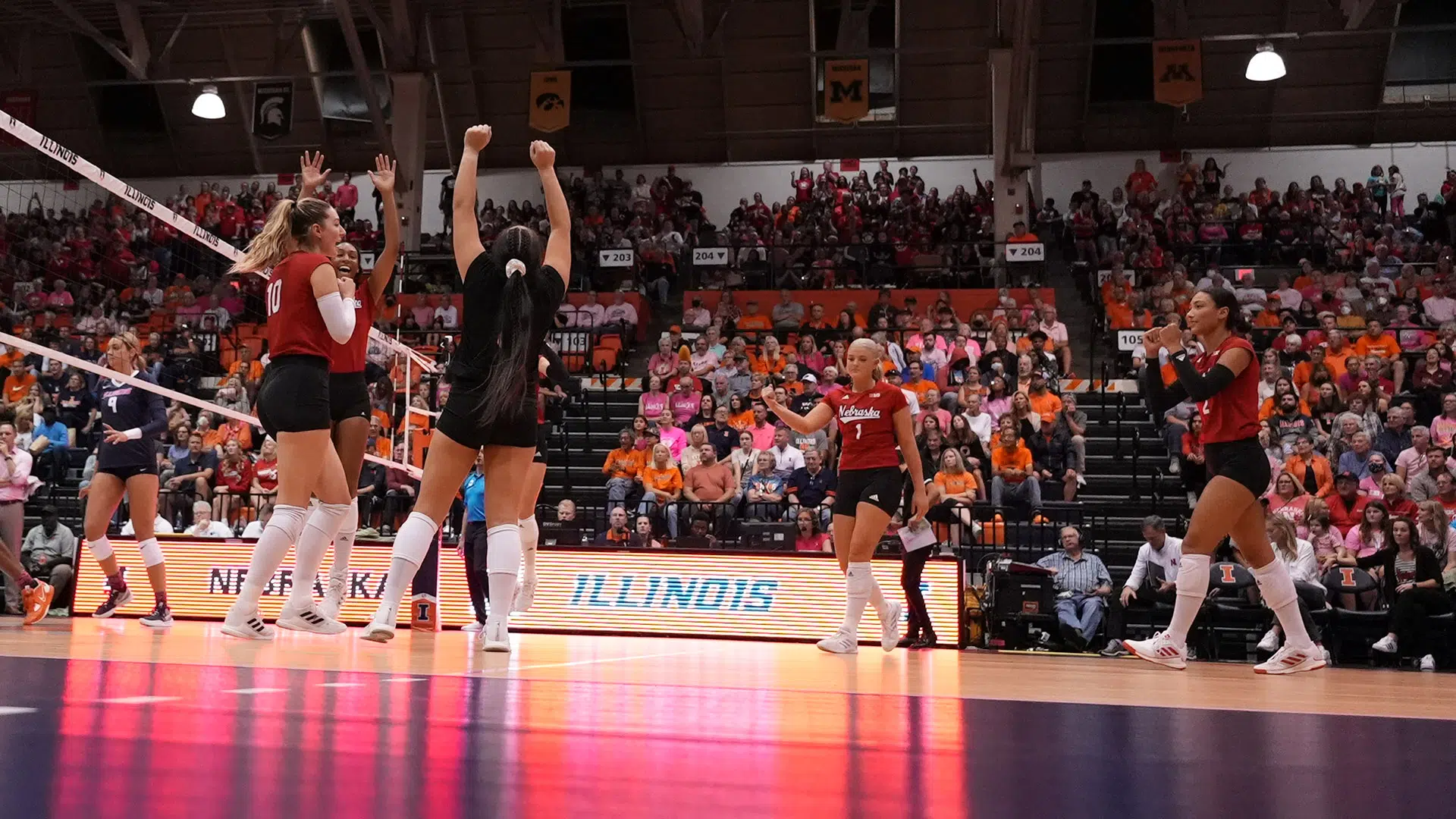 Hames Sets Record As Husker Volleyball Sweeps Again B107 3 Lincoln