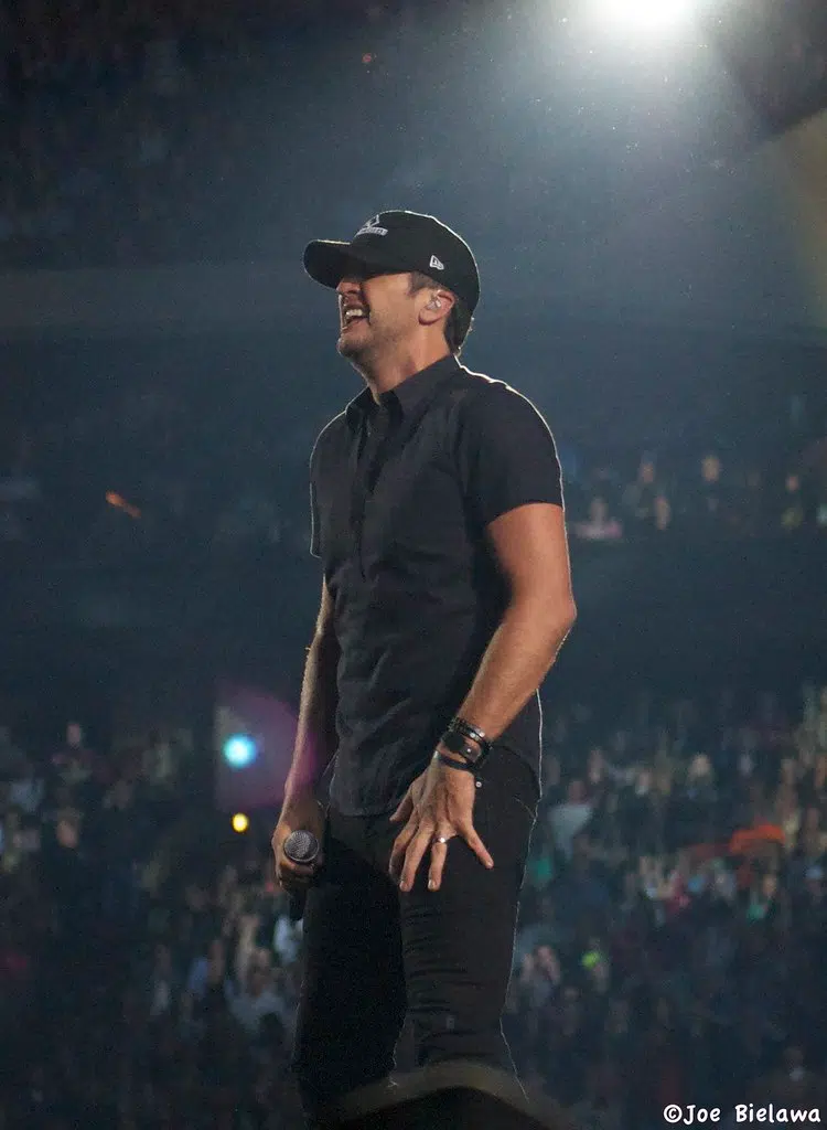 Luke Bryan Falls on Stage Froggy 98 Today's Best Country!