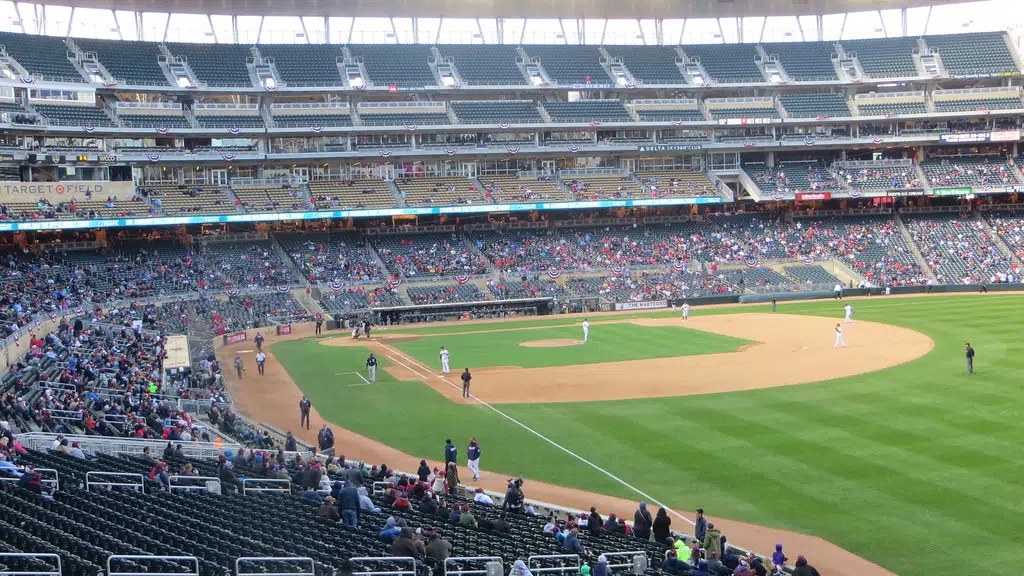 Lucas Giolito sharp as White Sox complete sweep of Giants 13-4