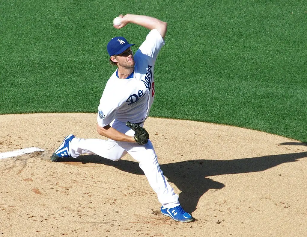 Kershaw takes perfect game into 8th, Dodgers rout Angels 9-1