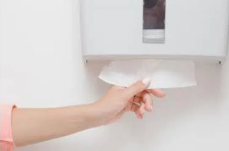 here-s-why-paper-towels-are-10-times-better-than-air-dryers-after