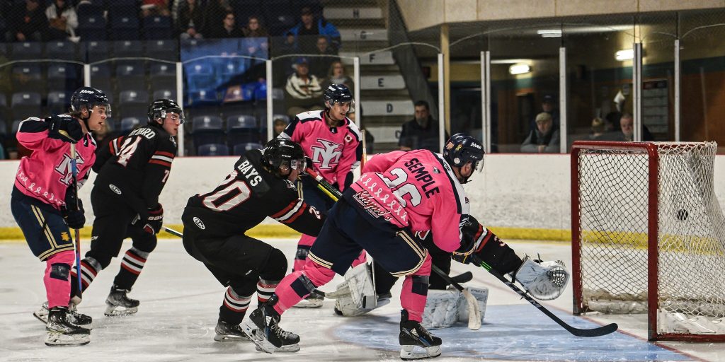 Mariners Split Weekend Home Games - Vimarsana News