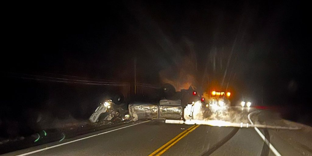 Truck Rolls On Highway 103 In Shelburne County - Vimarsana News