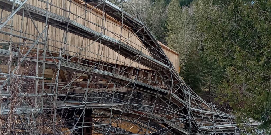 Bridge Scaffolding Falls Into Hammond River - Vimarsana News