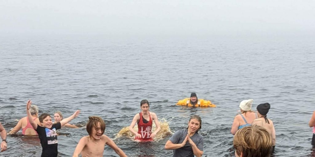 Dozens Take Dip In Lake Milo On New Year's Day - Vimarsana News