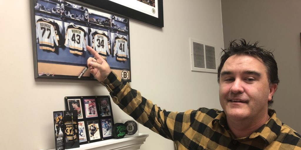 Bruins fan pranked by Leafs fans - Vimarsana News