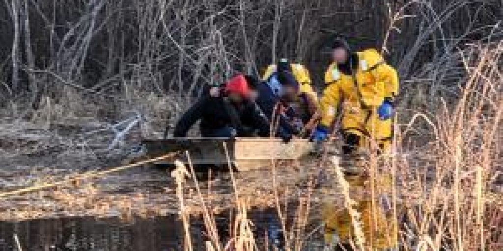Illegal Immigrants rescued near Warroad - Vimarsana News